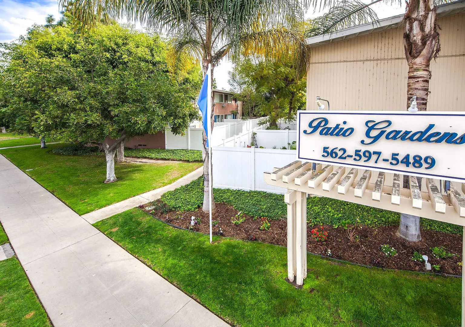 Patio Gardens Apartments — Photo 1