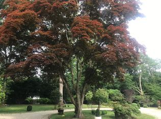 54 Comstock Hill Rd, New Canaan, CT 06840