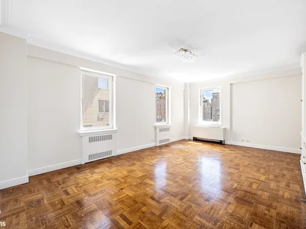 870 5th Avenue image 6 of 19