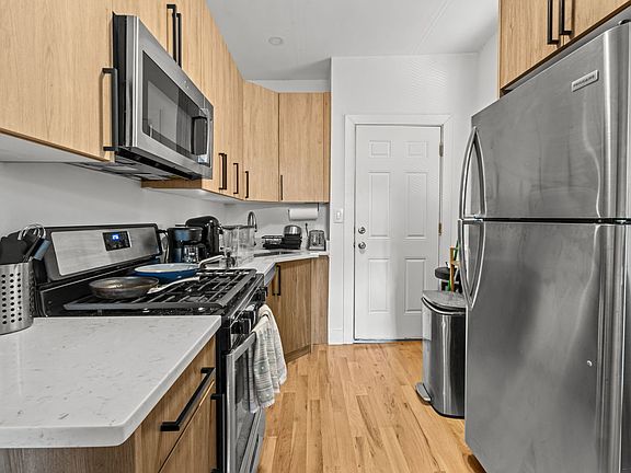 5th image of 1851 W Dickens Ave #2R