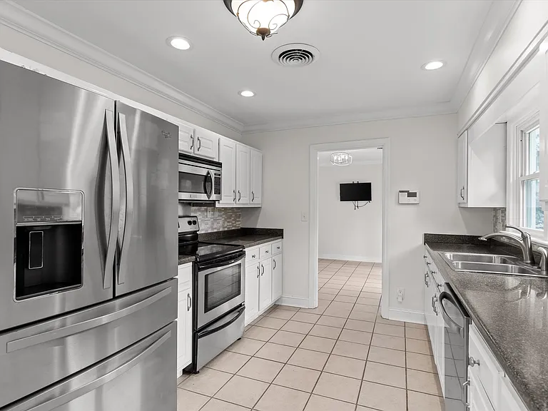 Large updated kitchen