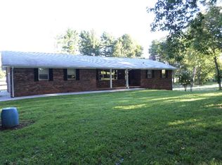 3202 Fairview Ln, Strawberry Plains, TN 37871