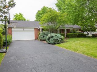 1616 Trentwood Rd, Upper Arlington, OH 43221