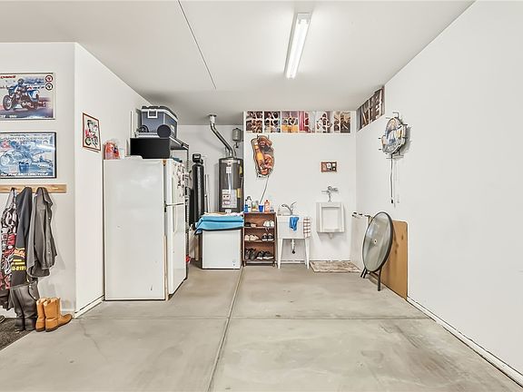 5th image of 5801 S Desert Lakes Drive