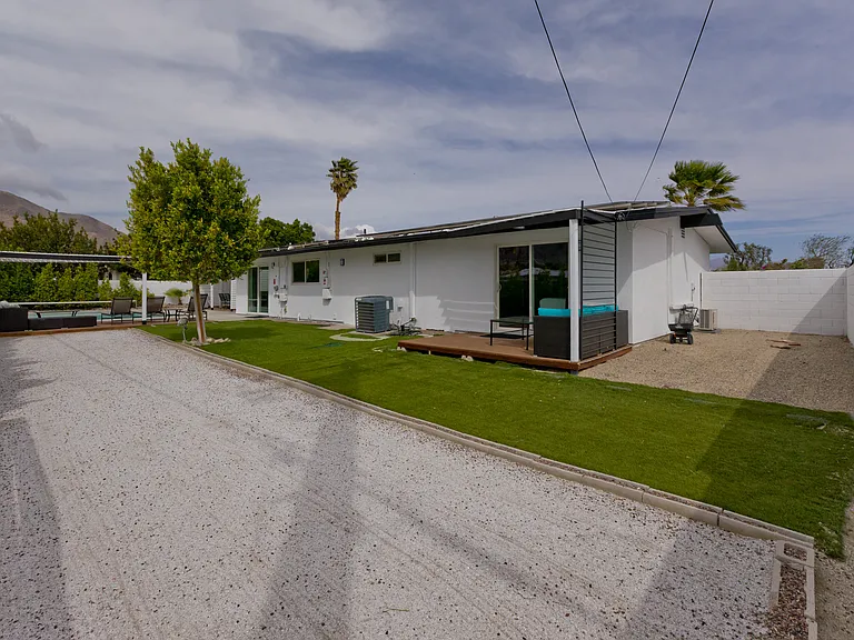 765 W Rosa Parks Rd — Photo 46