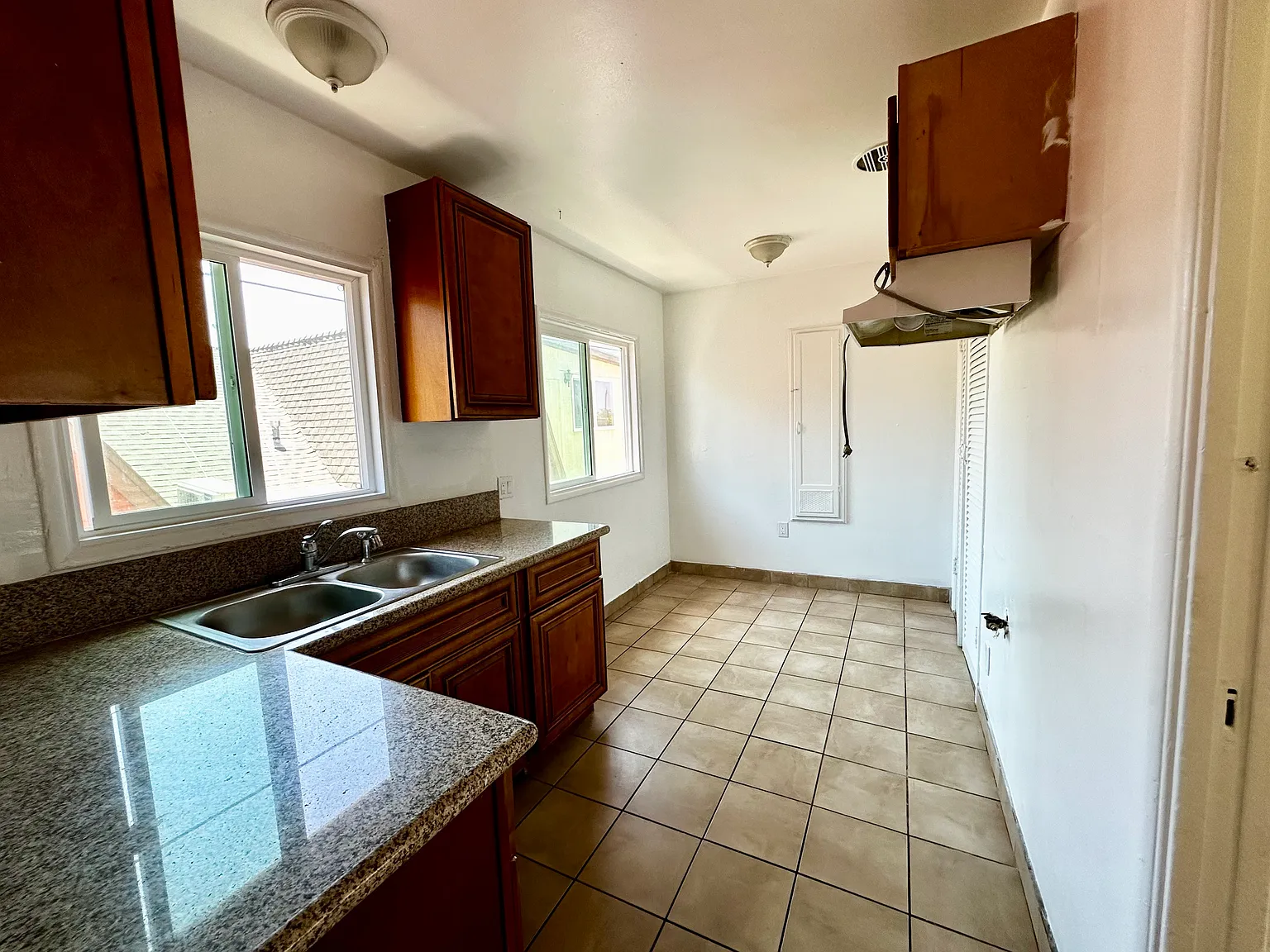 6813 San Luis Ave — Photo 4