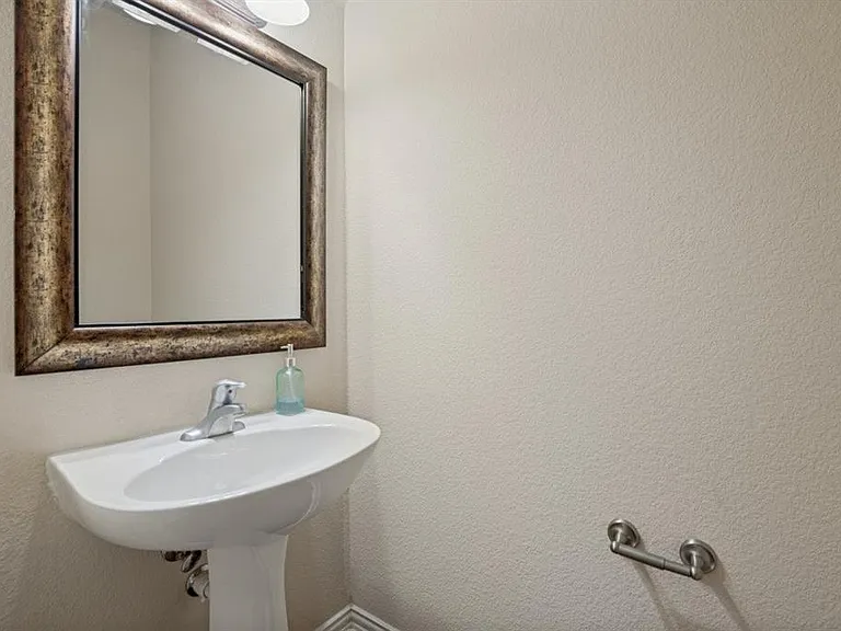 8748 San Bernard St — Photo 14