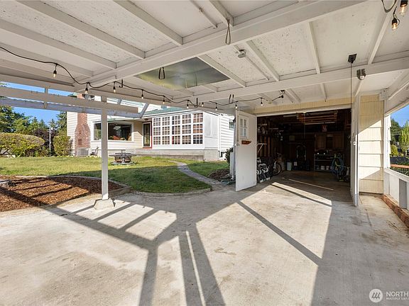 2nd image of 3804 Olympic Boulevard W