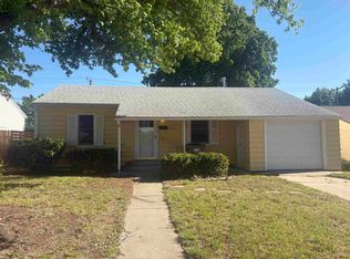 459 W 11th St, Hoisington, KS 67544