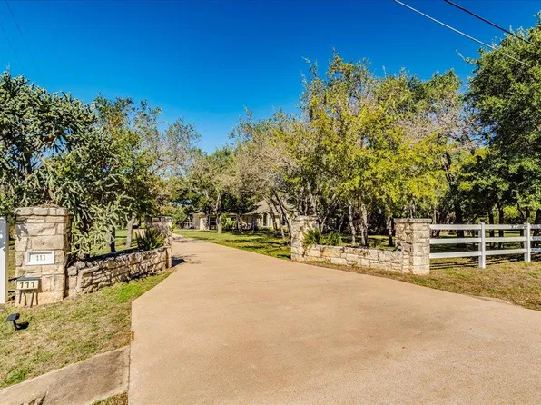 111 N Showhorse Dr, Liberty Hill, TX 78642