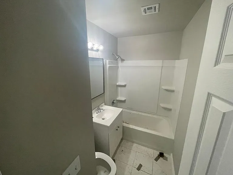 7719 E King St — Photo 2