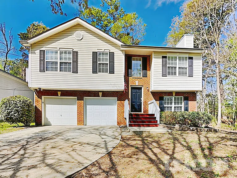 1455 Enchanted Forest Dr — Photo 2
