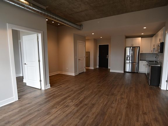 3rd image of 3829 N Broadway St #505