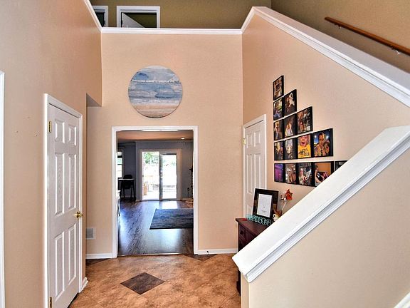 3rd image of 155 Orchard Dr