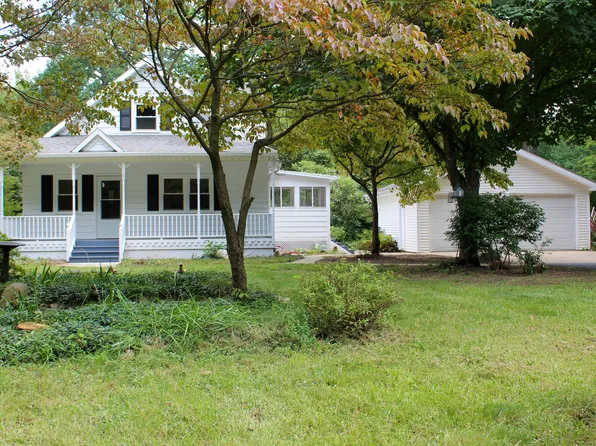 2929 S 13th St, Niles, MI 49120