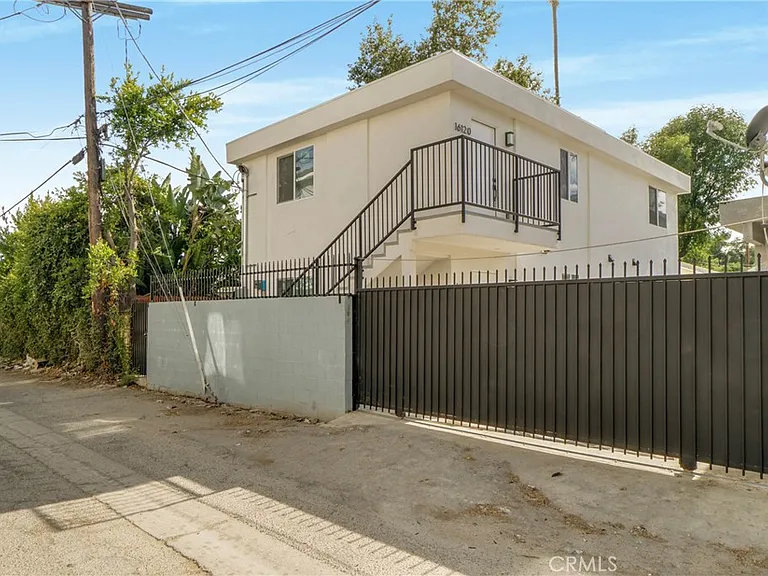 16118 Haynes St — Photo 24