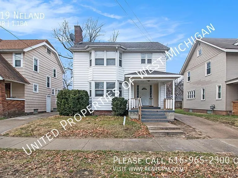 819 Neland Ave SE — Photo 2