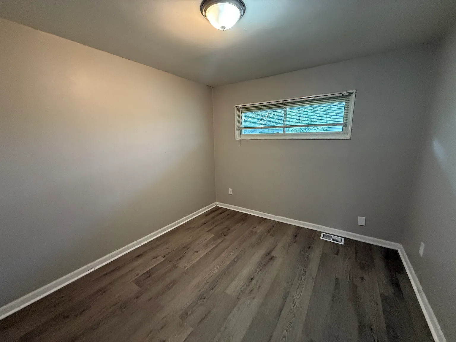 3 bed, 1.5 bath, 1080 sqft, $1,595 — Photo 4