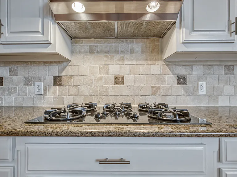 6533 Riveredge Dr — Photo 15