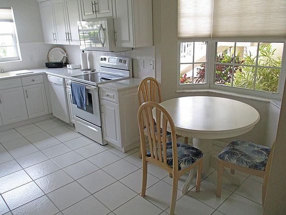 5th image of 740 Lake Orchid Cir APT 109