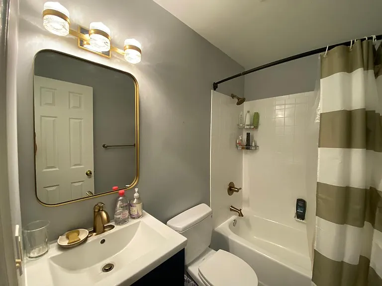 1327 Belmont St NW — Photo 9