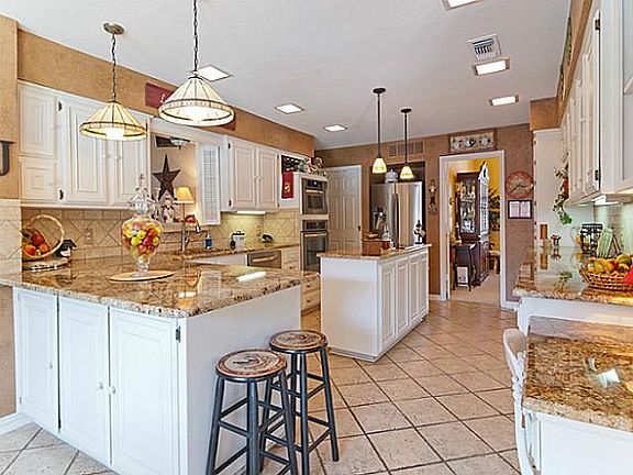 3rd image of 2426 Wimbledon Dr