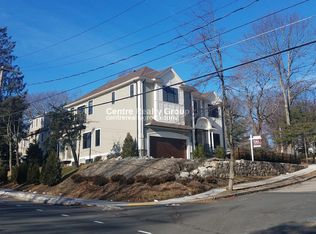 39 Roslyn Rd #1, Waban, MA 02468