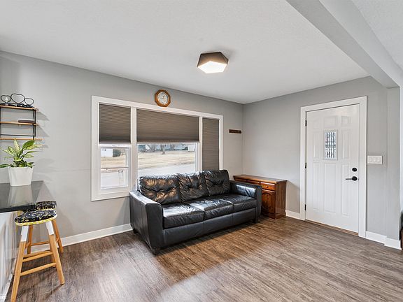 4th image of 703 S 9th Ave
