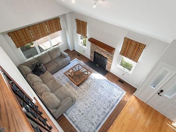 5th image of 5 Eton Ct