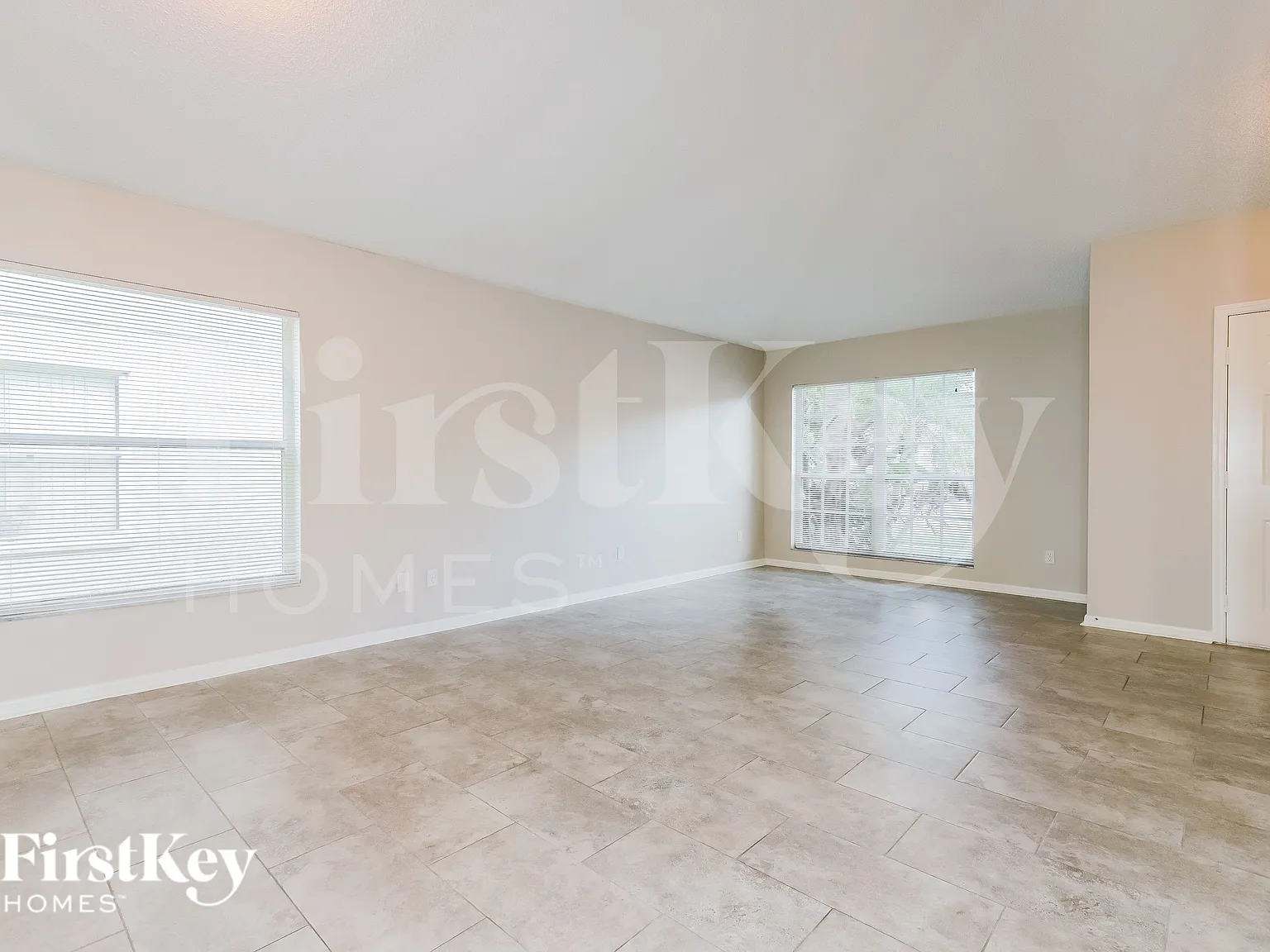 4 bed, 2.0 bath, 1941 sqft, $2,385 — Photo 4