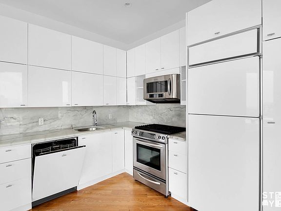 4th image of 525 Clinton Ave