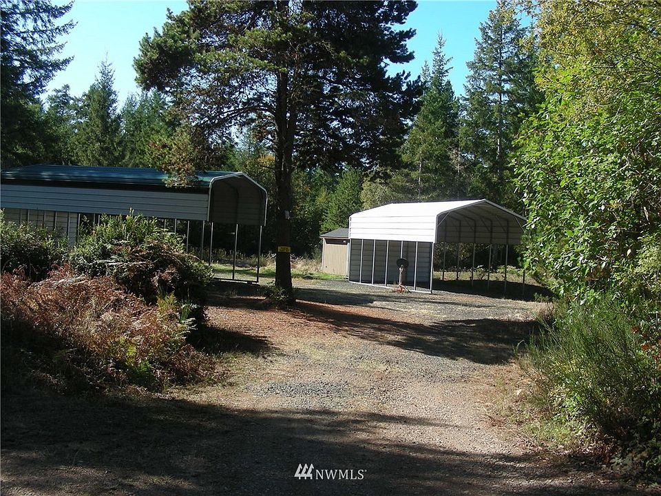 Welcome to your level to rolling 6 acres with two covered RV areas.
