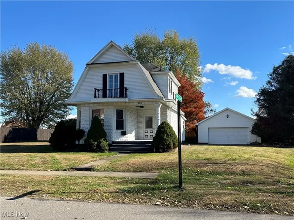 905 W 4th St, Williamstown, WV 26187