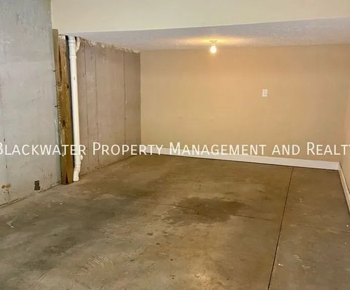 Lakeside Dr — Photo 8