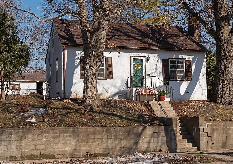 1st image of 3423 Buchanan St NE
