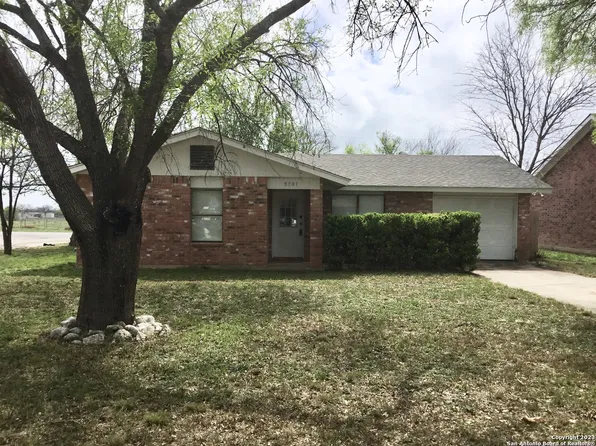 2201 21ST ST, Hondo, TX 78861