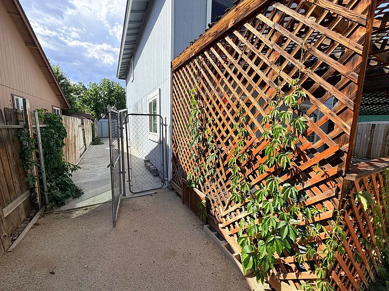 1862 Espee Ct — Photo 18