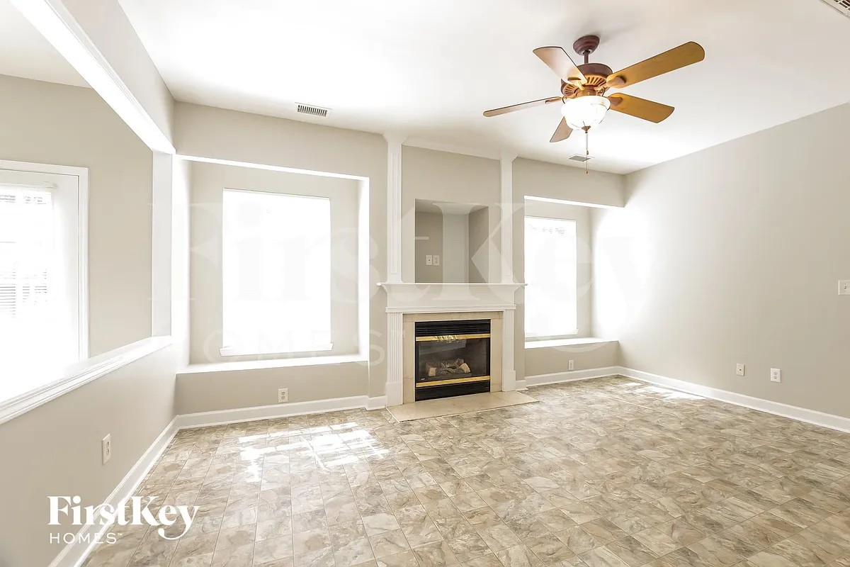 Building Photo - 1008 Sandbox Cir