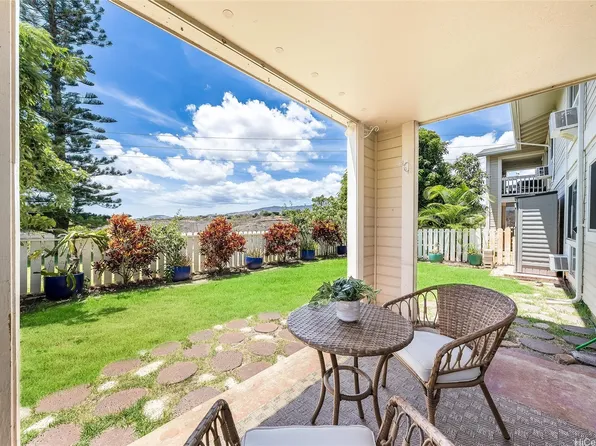 94-624 Lumiaina St #J101, Waipahu, HI 96797