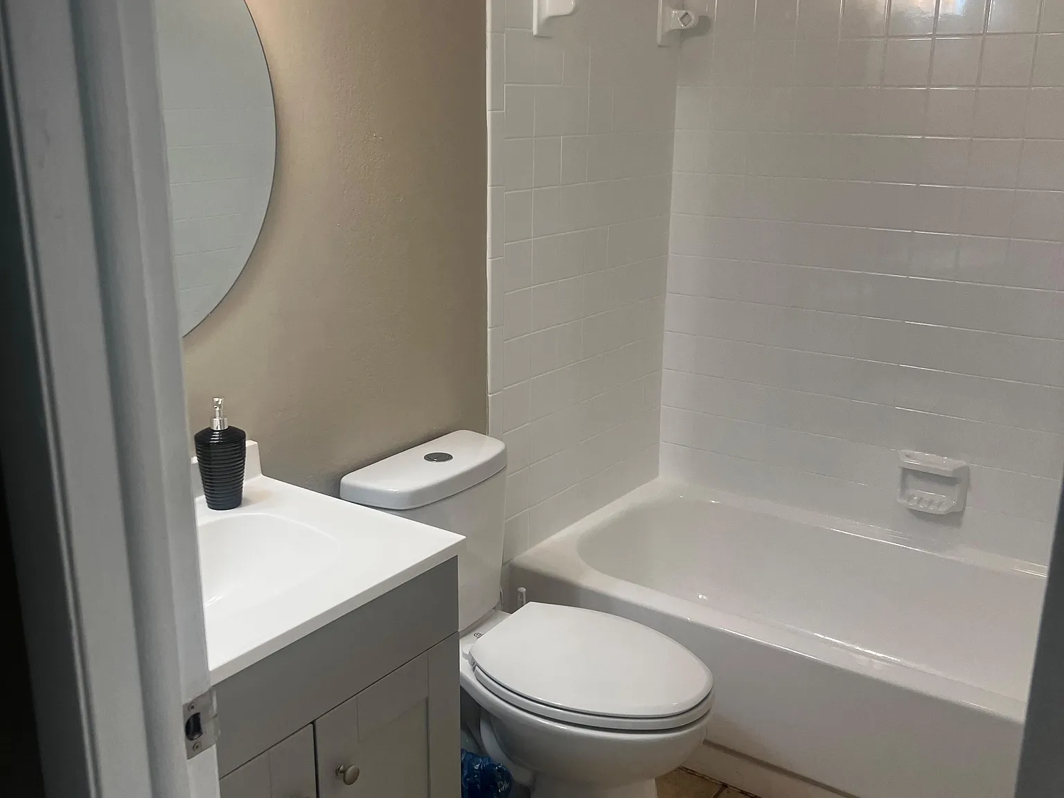 4 bed, 2.0 bath, 2164 sqft, $866 — Photo 3