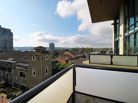 4th image of 10 Renaissance Sq #404