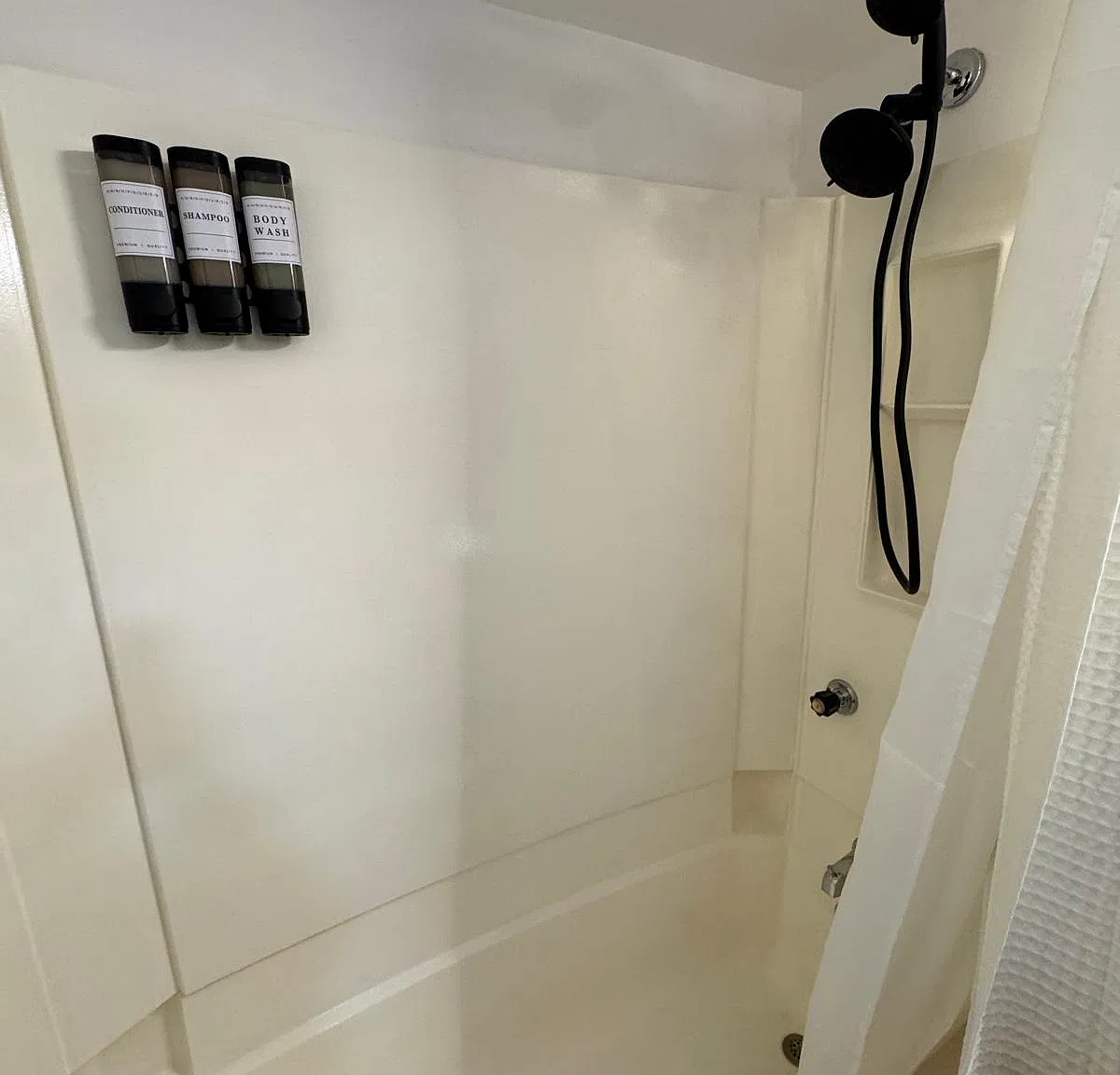 1 bed, 700 sqft, $2,898 — Photo 2