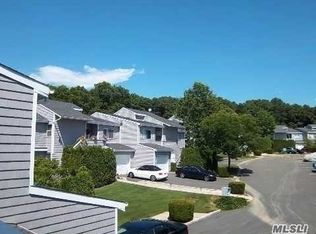 24 Vista Dr, Manorville, NY 11949