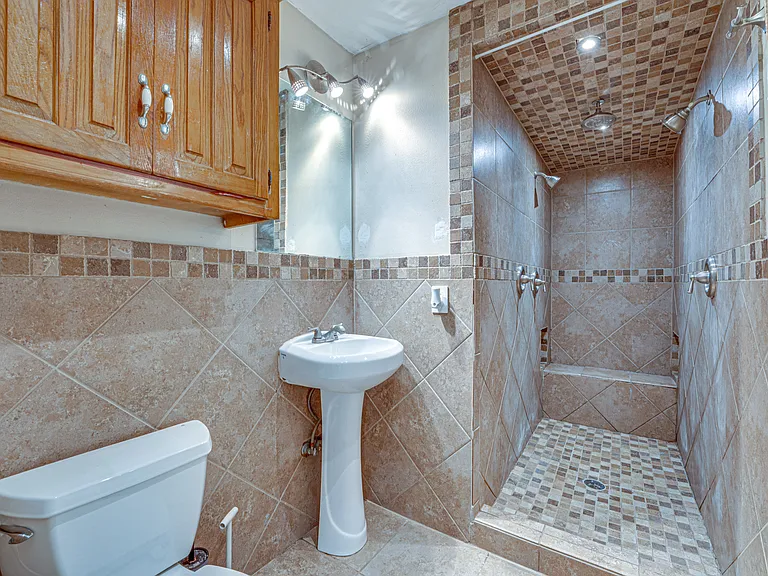 917 Meadowgate Dr — Photo 23