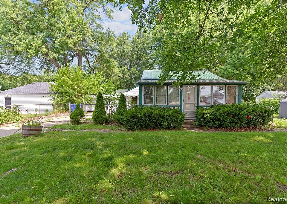 16133 E Thirteen Mile Rd, Fraser, MI 48026 | Zillow