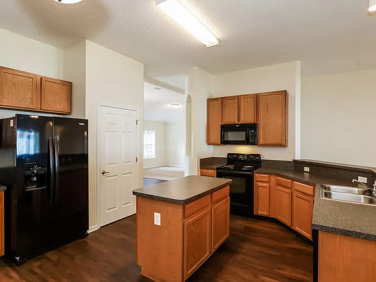 3460 Live Oak Hollow Dr — Photo 6