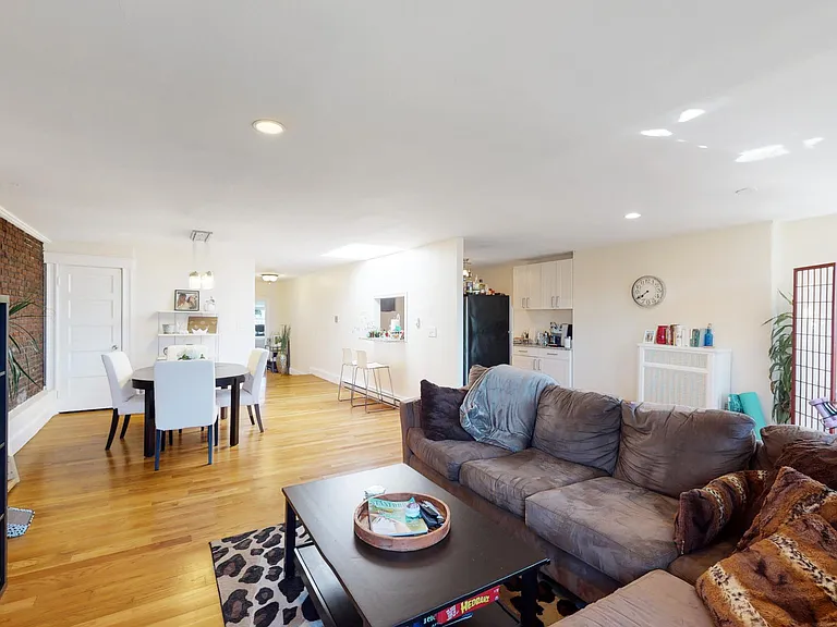 134 Marlborough St #4 — Photo 2