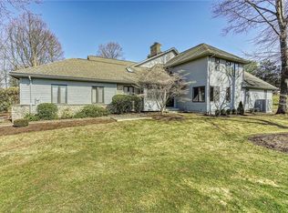 8 Woodcliff Ter, Fairport, NY 14450