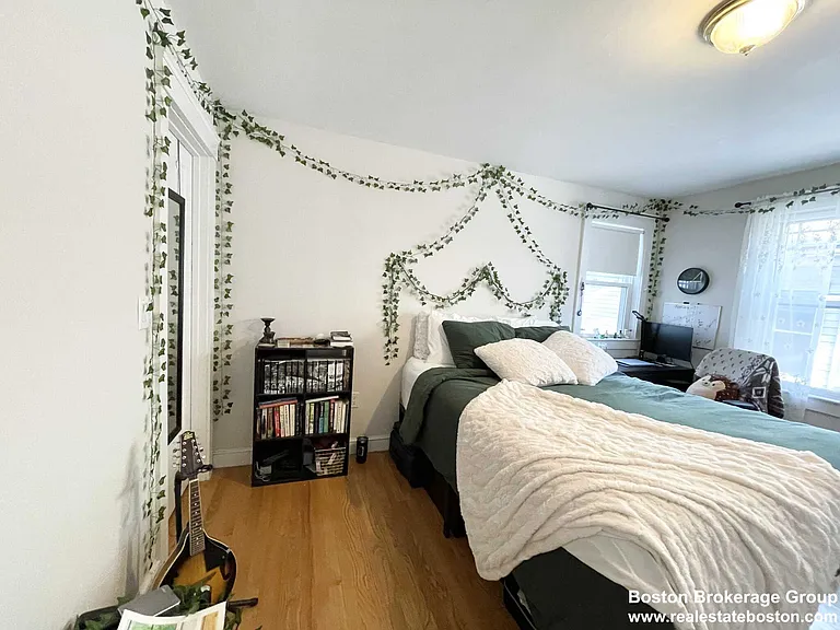 Iroquois St — Photo 12