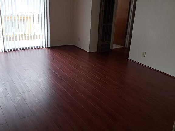 4th image of 2032 Delaware St #10729048